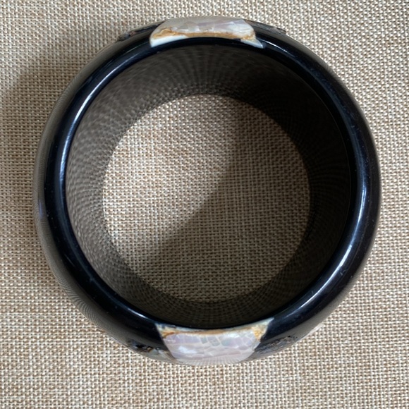 PONO Joan Goodman Italian Resin Bracelet W/ Mother Of Pearl Maltese Cross Inlay - Picture 5 of 8